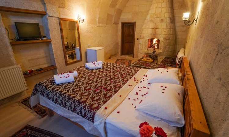 103 Deluxe Jakuzili Balayı Odamız